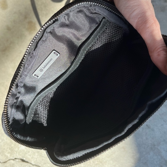lululemon 1L everywhere belt bag - Picture 3 of 3